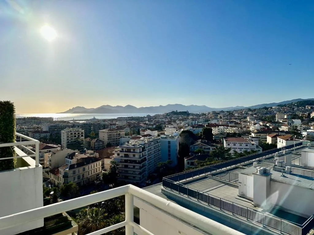 Image of 2 Bedroom Sea View Gallia Centre Cannes parking