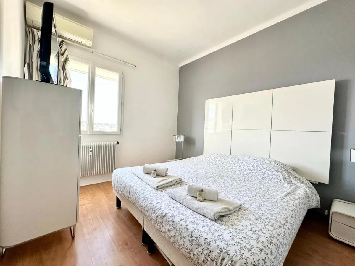 Image 6 of 2 Bedroom Sea View Gallia Centre Cannes parking