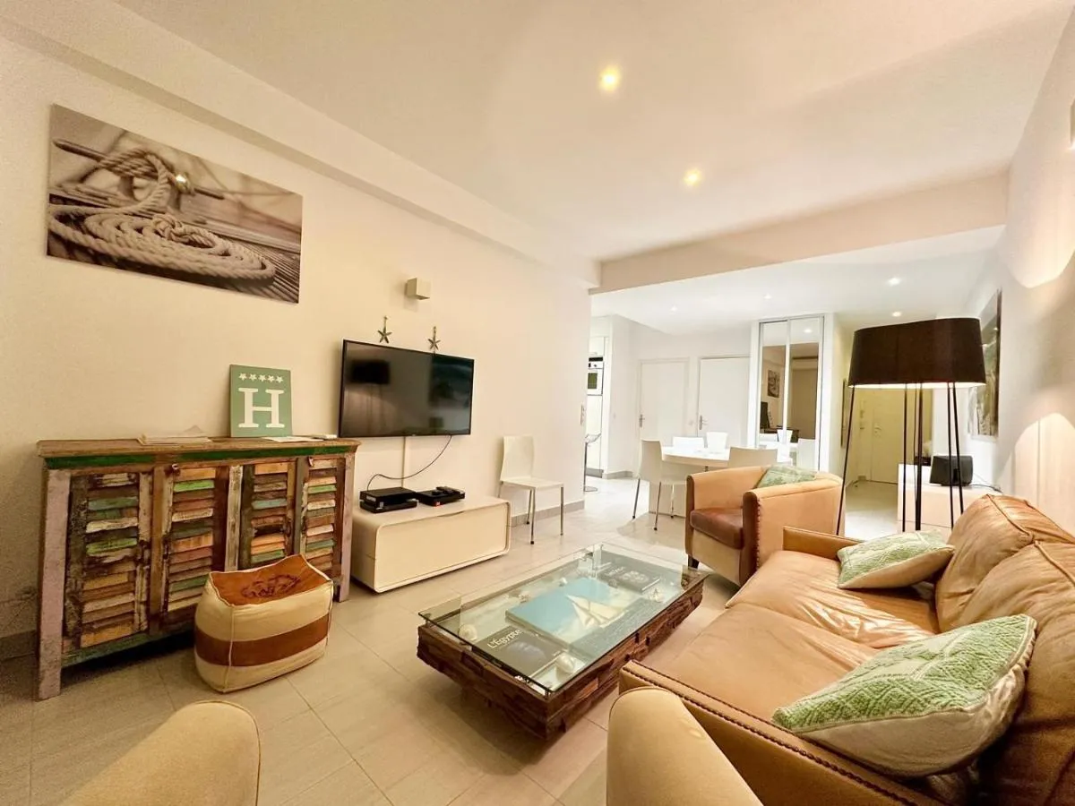 Image 4 of 2 Bedroom Sea View Gallia Centre Cannes parking