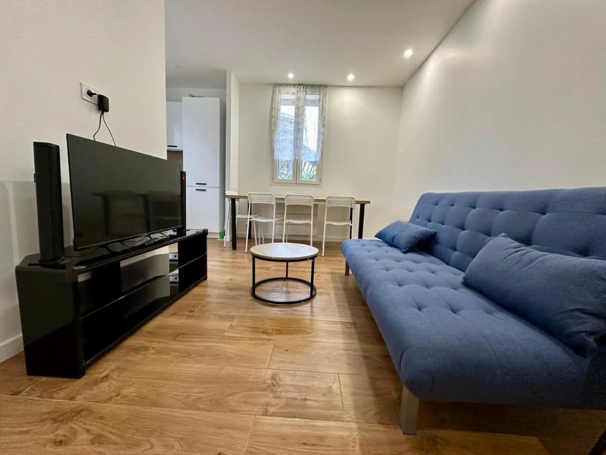 Image 4 of 2 Bedrooms appartement entièrement rénové Cannes – 200m de la plage