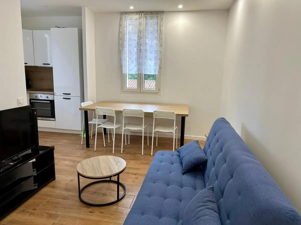 Image 2 of 2 Bedrooms appartement entièrement rénové Cannes – 200m de la plage