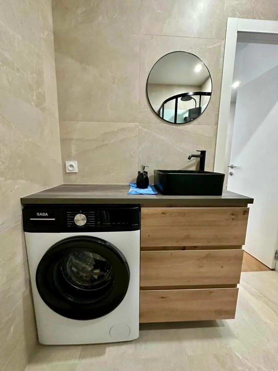 Image 3 of 2 Bedrooms appartement entièrement rénové Cannes – 200m de la plage