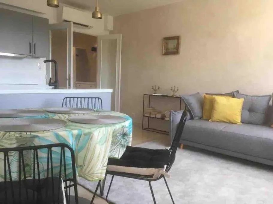 Image of 2 bedroom apartment in Cannes near the beach