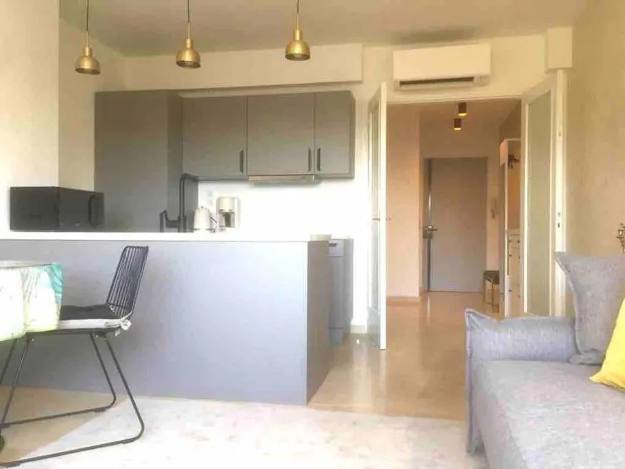 Image 2 of 2 bedroom apartment in Cannes near the beach