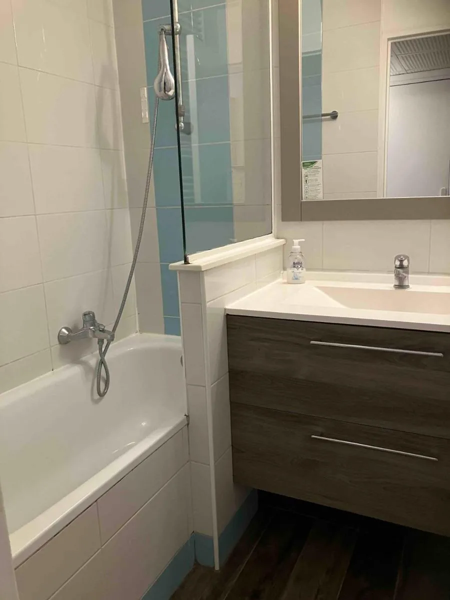 Image 4 of 2 pièces avec piscine, 150 m de la plage.