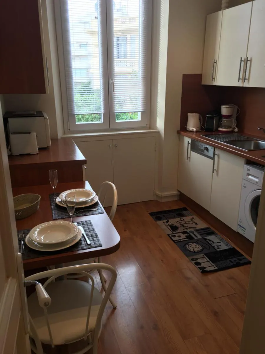 Image 3 of 2 pièces cannes centre