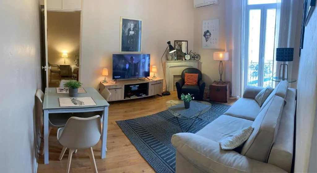 Image of 2 pièces cannes centre