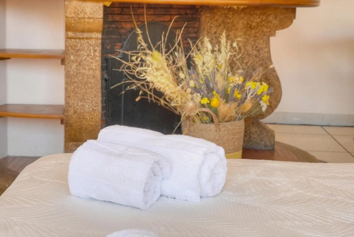 Image 2 of 2 pieces proche Carnot avec apercu mer A1B244