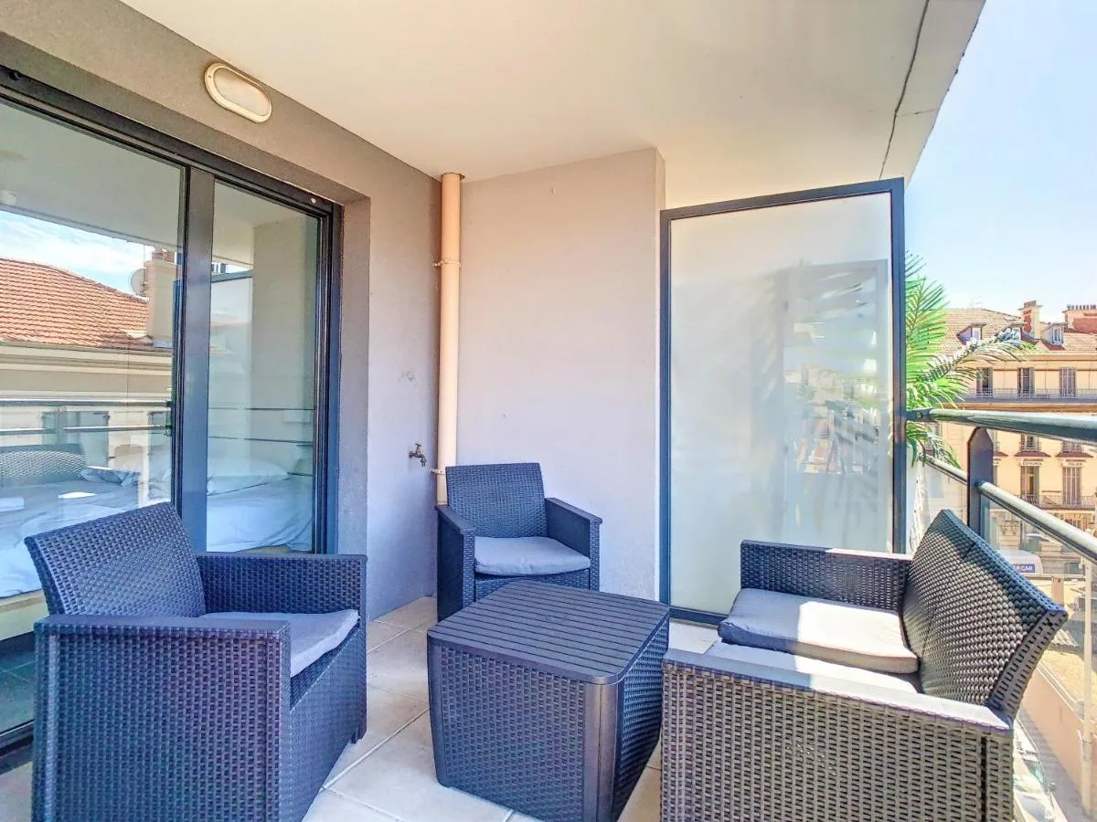 Image 1 of 2p Cannes centre-ville Terrasse