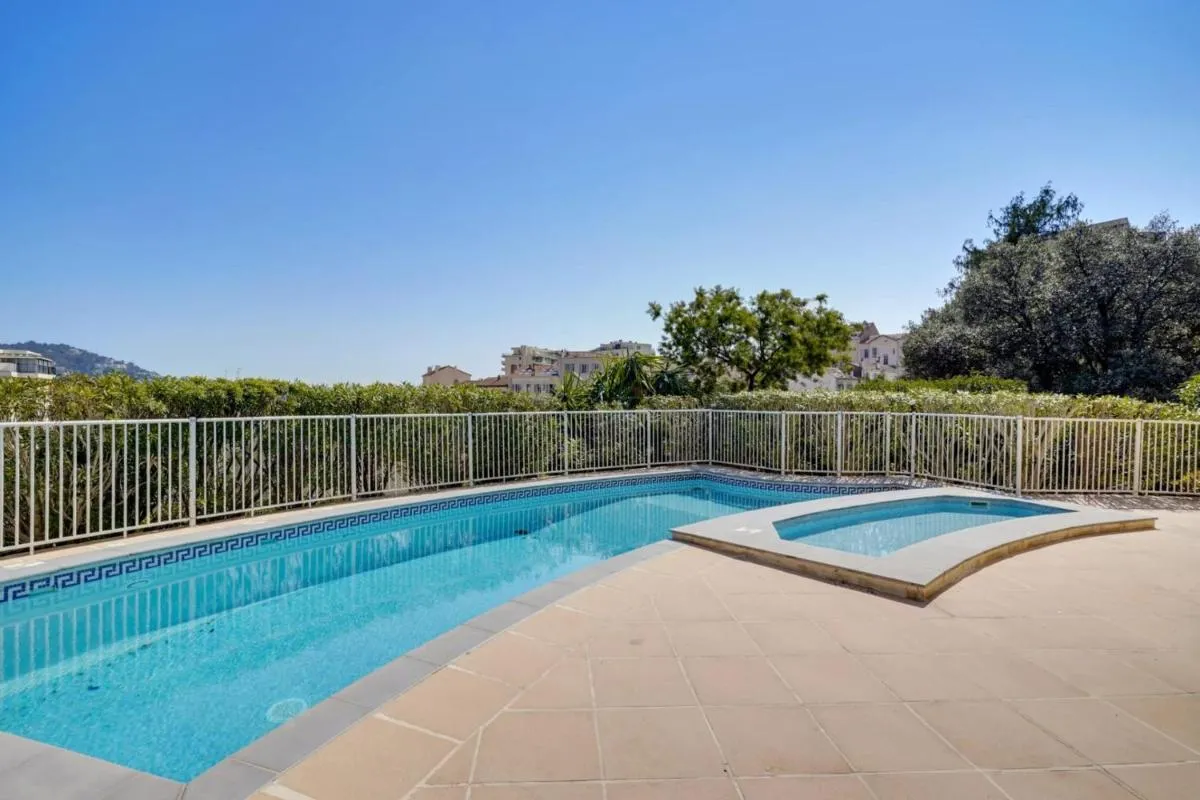 Image 2 of 3BR in Cannes with Swimming Pool Terraces Parking & AC – BENAKEY