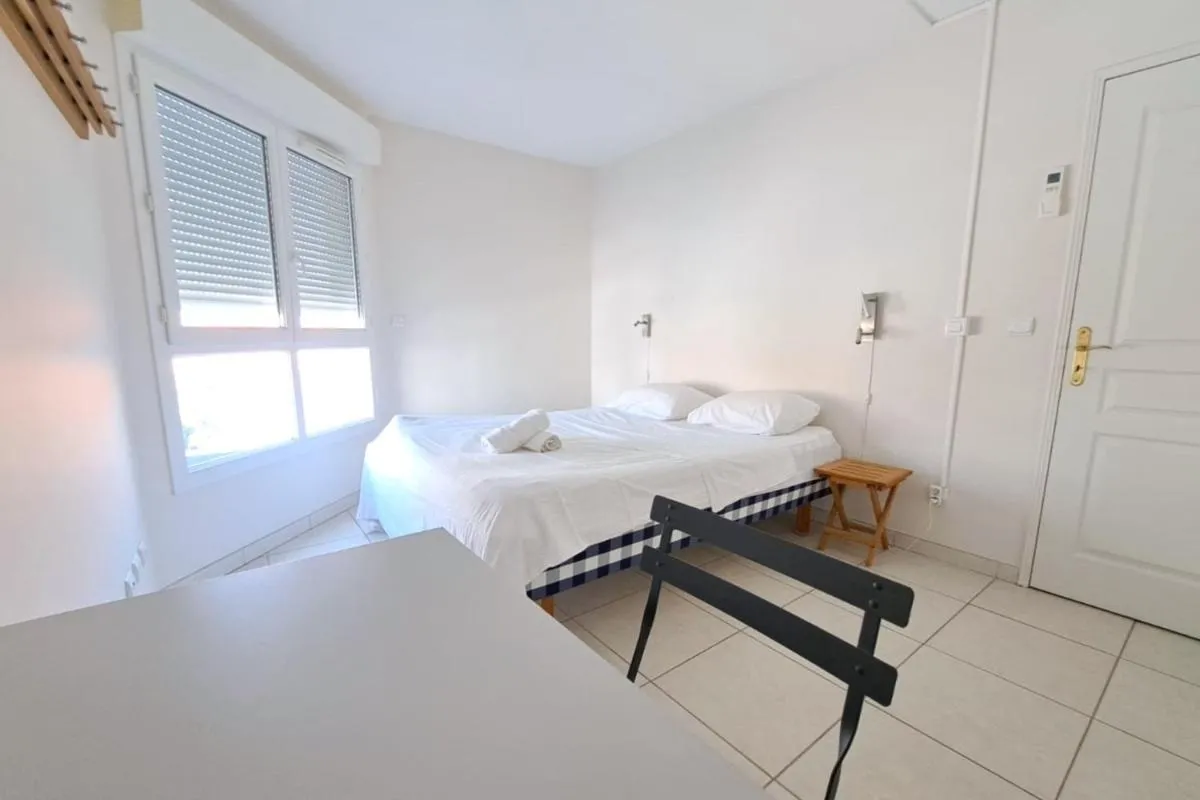 Image 5 of 3BR in Cannes with Swimming Pool Terraces Parking & AC – BENAKEY