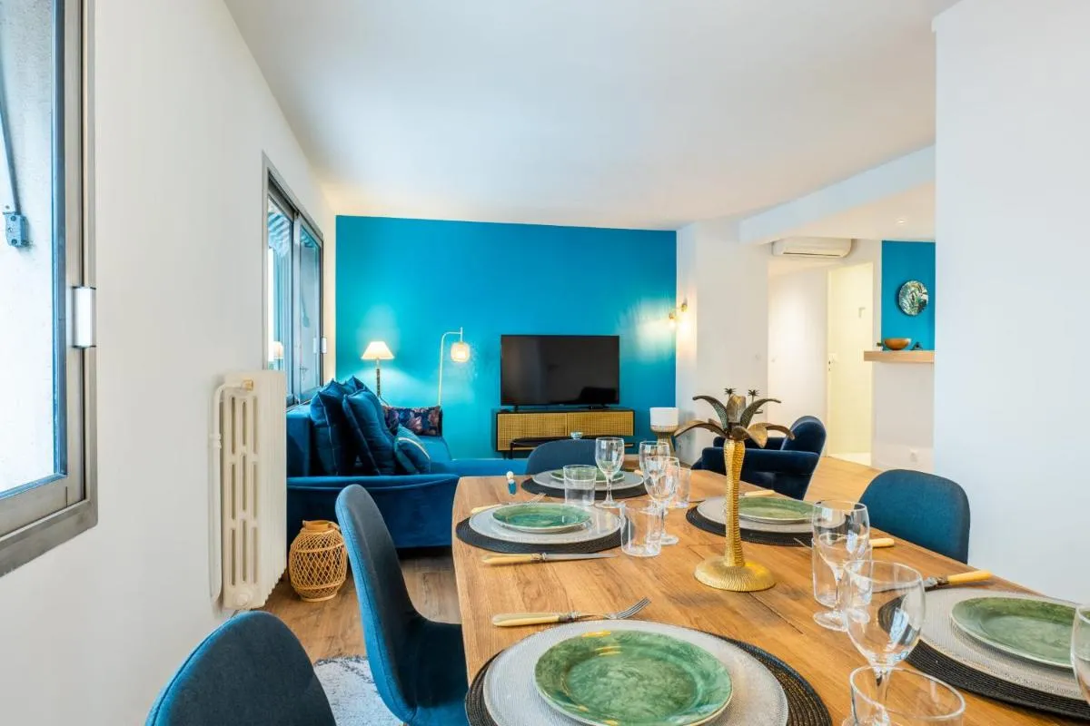 Image 2 of 3-Br Apartment Steps from Palais des Festivals