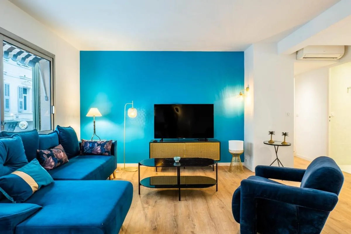 Image 4 of 3-Br Apartment Steps from Palais des Festivals