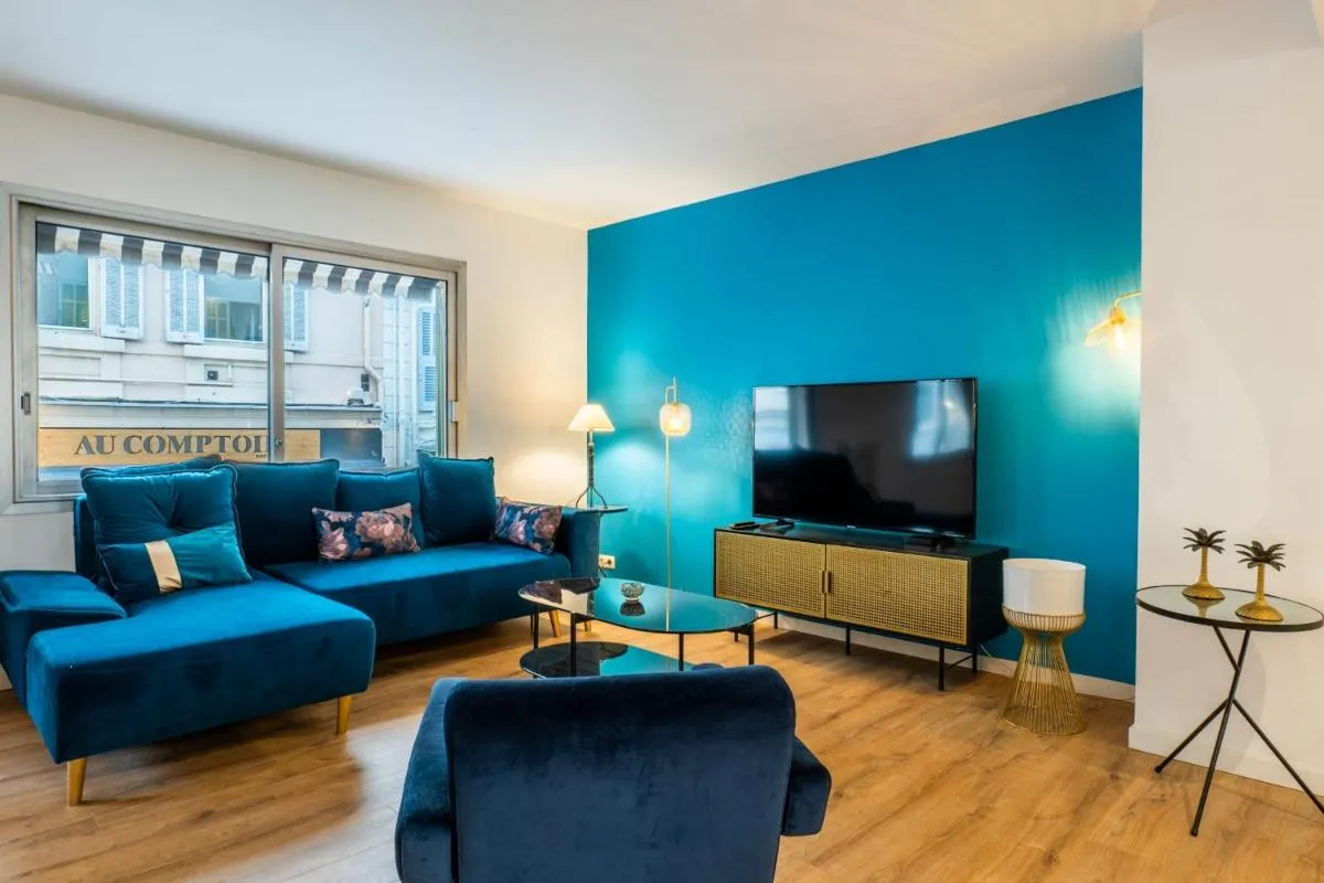 Image 3 of 3-Br Apartment Steps from Palais des Festivals