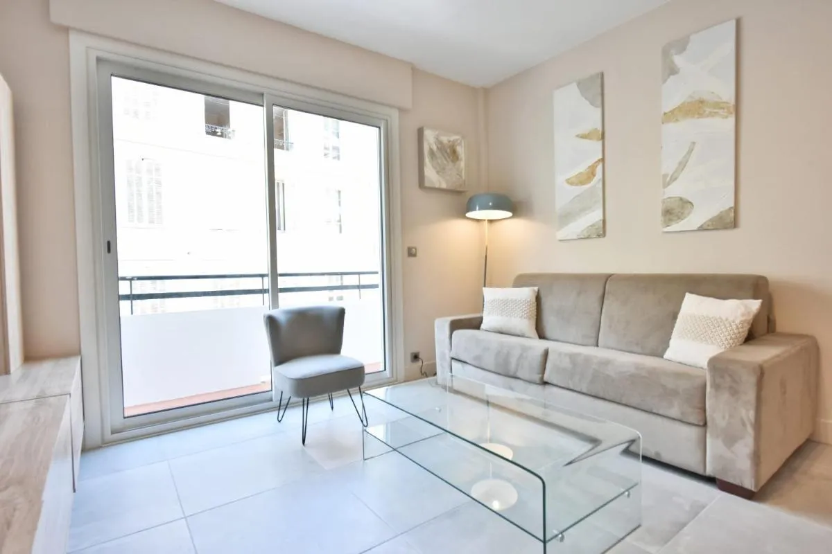 Image 3 of 3-Room Apartment in the Heart of Cannes