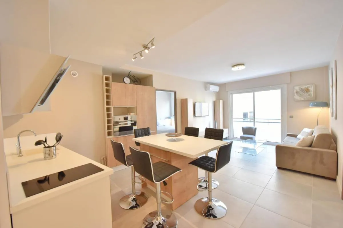 Image 1 of 3-Room Apartment in the Heart of Cannes