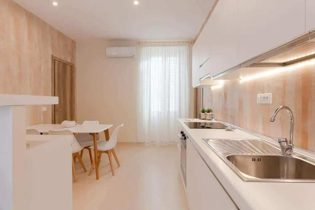 Image 2 of 3 ROOMS – DOWNTOWN CANNES – 2 MIN FROM PALAIS Festivals