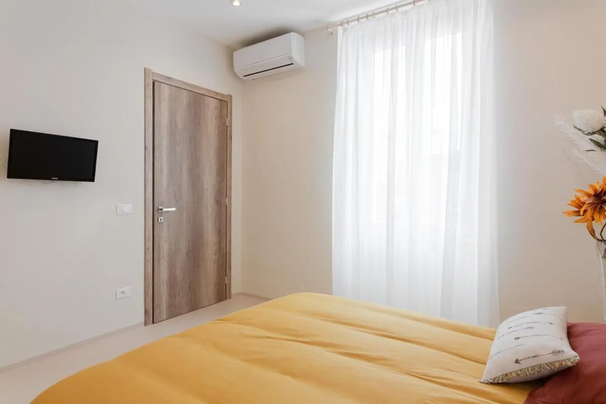 Image 4 of 3 ROOMS – DOWNTOWN CANNES – 2 MIN FROM PALAIS Festivals