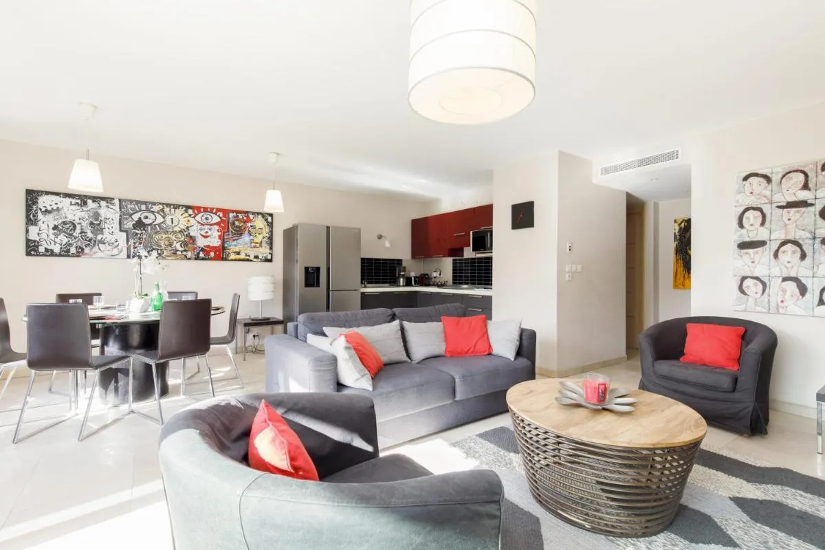 Image 3 of 3 bedrooms: 200m from Croisette