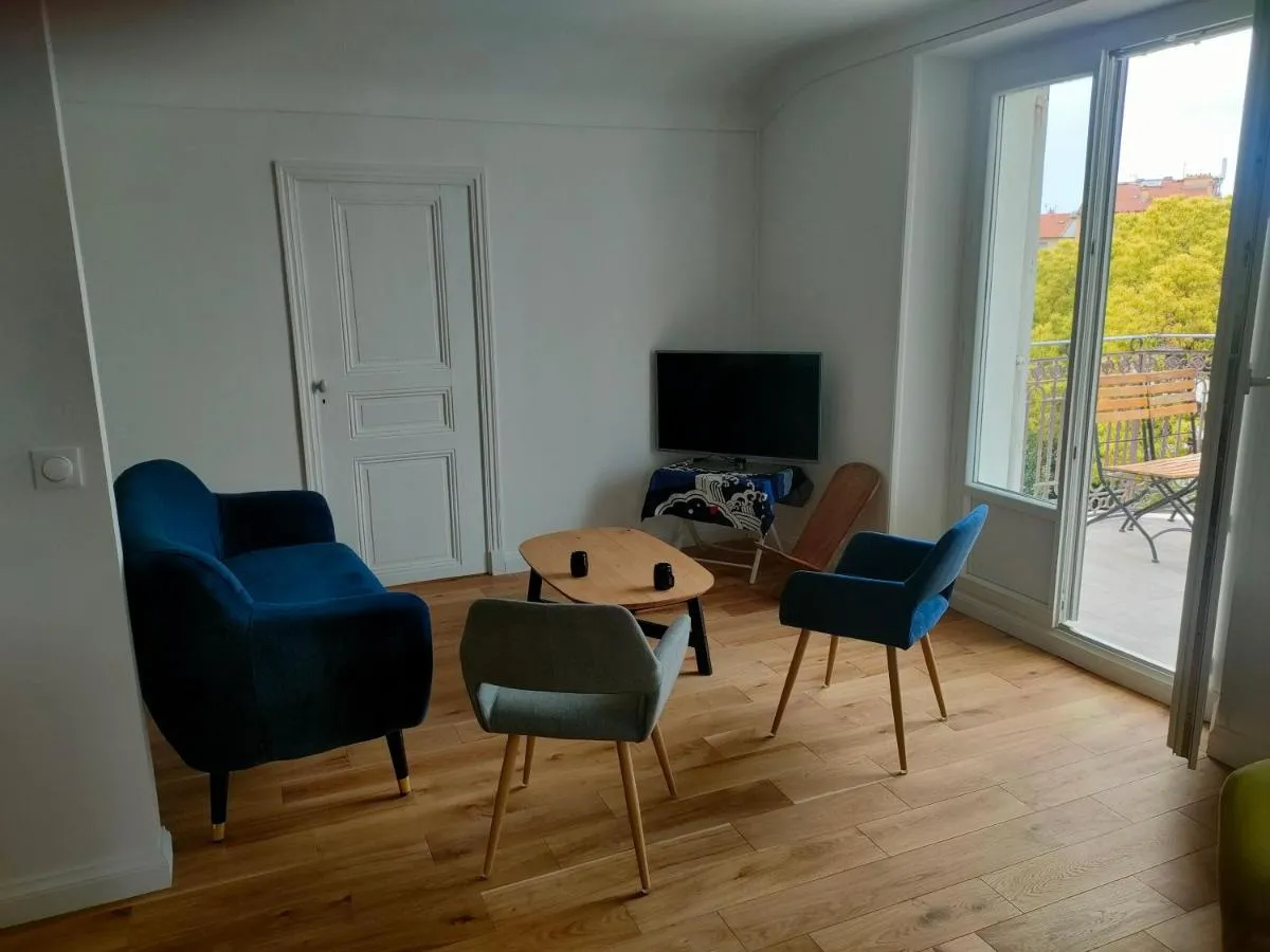 Image 4 of 3 rooms, 2 bathrooms, in a villa. Lightfull, quiet and charm