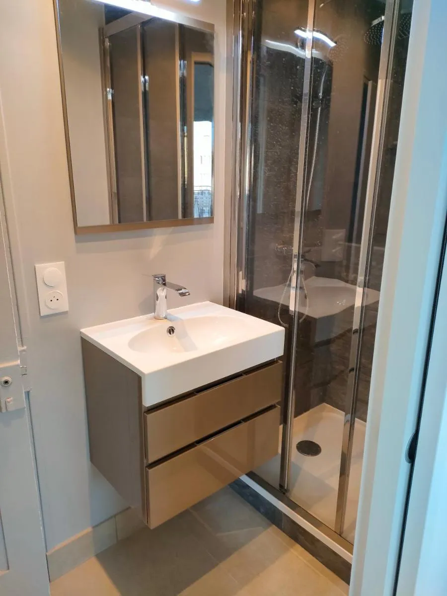 Image 3 of 3 rooms, 2 bathrooms, in a villa. Lightfull, quiet and charm