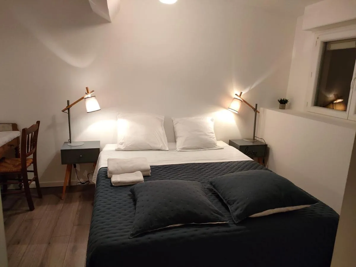 Image 1 of 3 rooms, 2 bathrooms, in a villa. Lightfull, quiet and charm