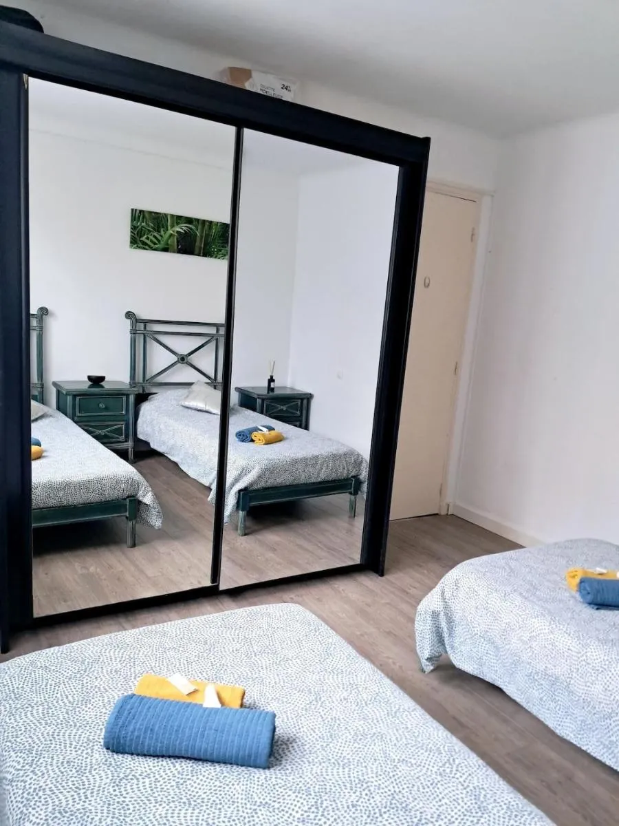 Image 5 of 4 – Person Apartment with Sea View terrace