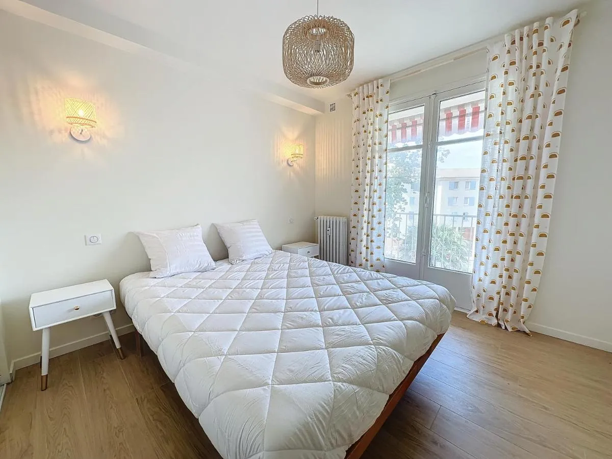 Image 1 of 63m2 Grande Terrasse, Climatisation & Parking, 2BR