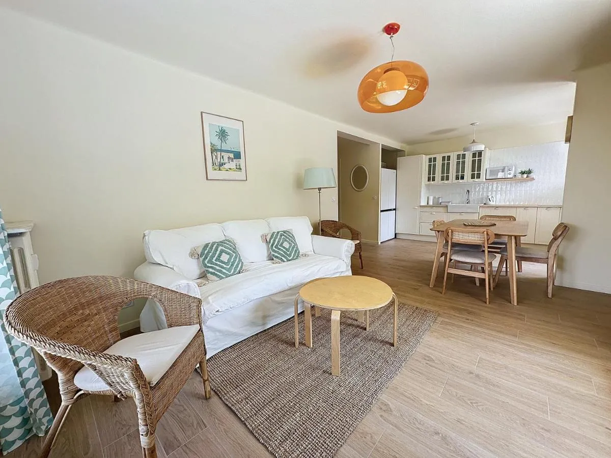 Image 3 of 63m2 Grande Terrasse, Climatisation & Parking, 2BR