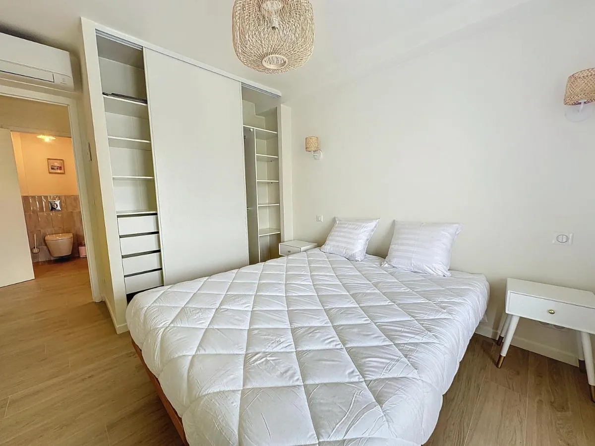 Image 6 of 63m2 Grande Terrasse, Climatisation & Parking, 2BR