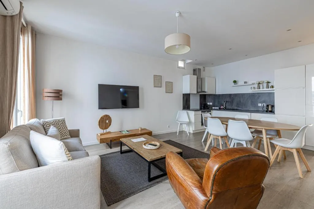 Image of 64m2 face Majestic – 50m palais & plages