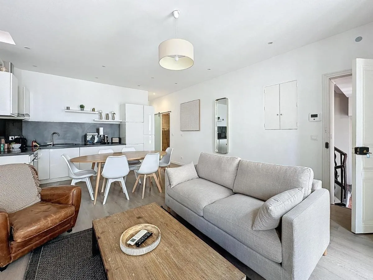 Image 3 of 64m2 face Majestic – 50m palais & plages