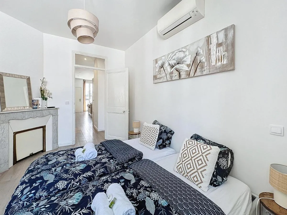 Image 6 of 64m2 face Majestic – 50m palais & plages