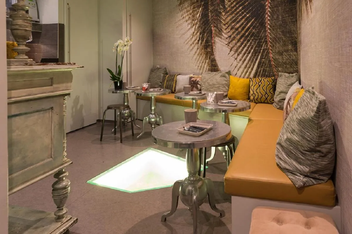 Image 3 of 7Art Hotel