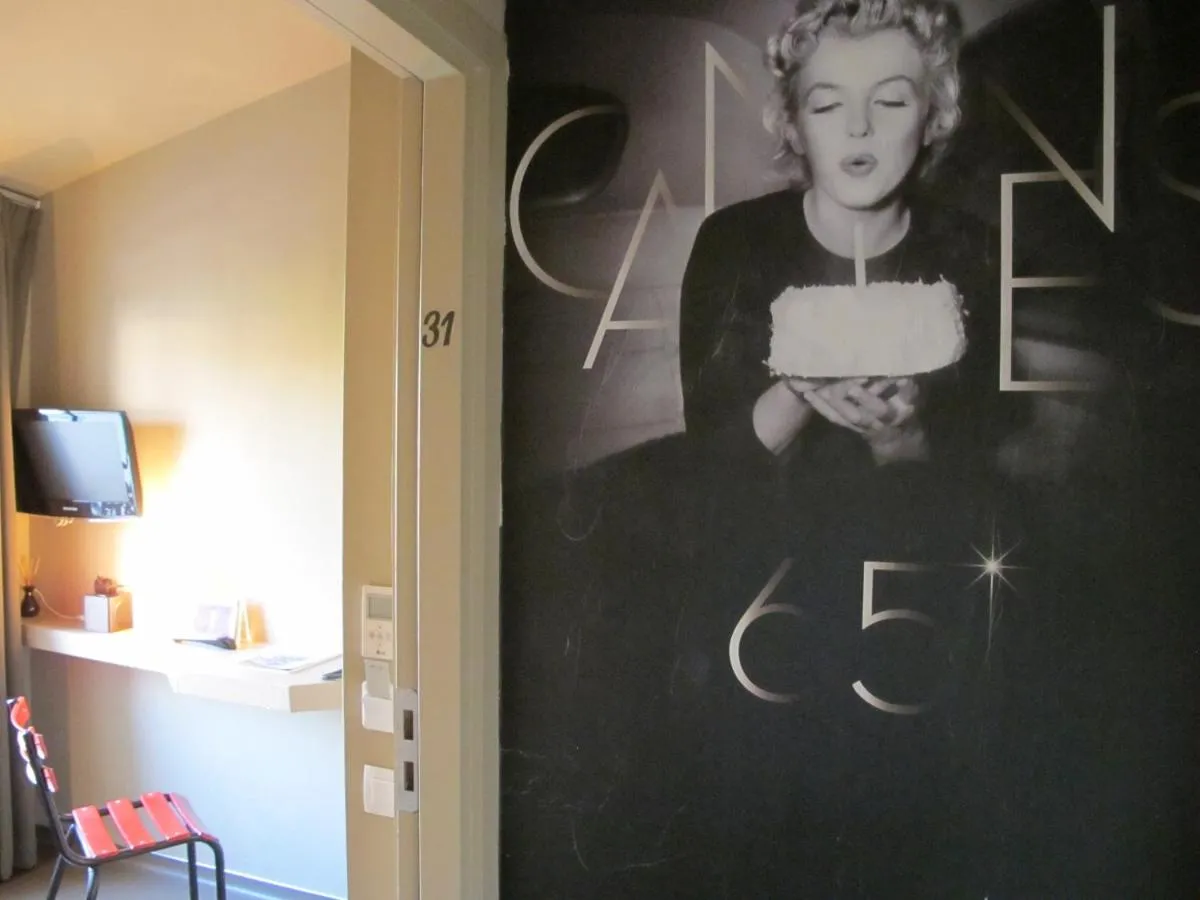 Image 4 of 7Art Hotel