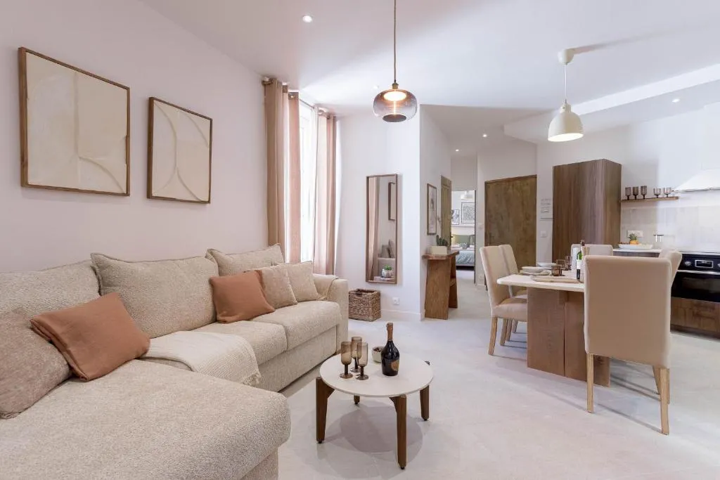 Image of 8 Rue Du Marché Forville by Halldis