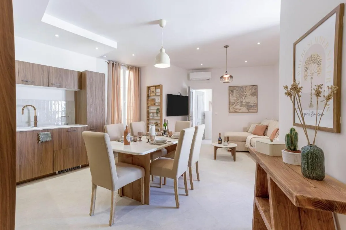 Image 4 of 8 Rue Du Marché Forville by Halldis