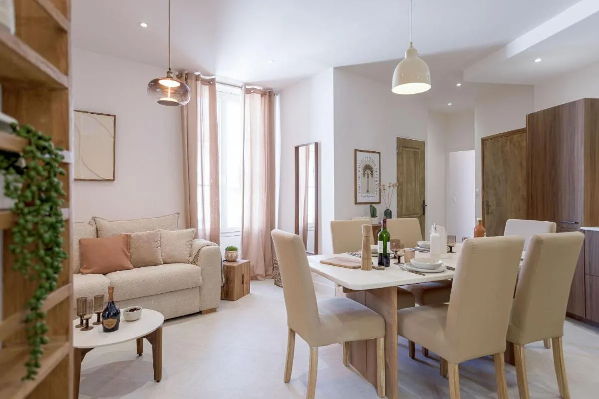 Image 3 of 8 Rue Du Marché Forville by Halldis