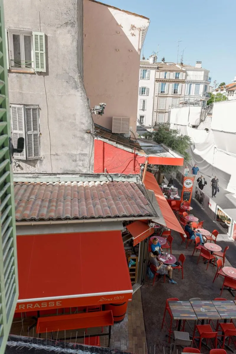 Image 5 of 8 Rue Du Marché Forville by Halldis