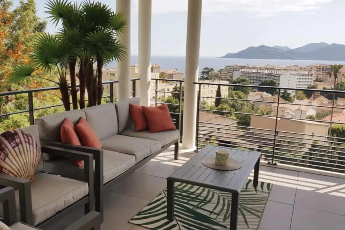 Image 2 of A096 – Superbe appartement avec vue Mer et Piscine