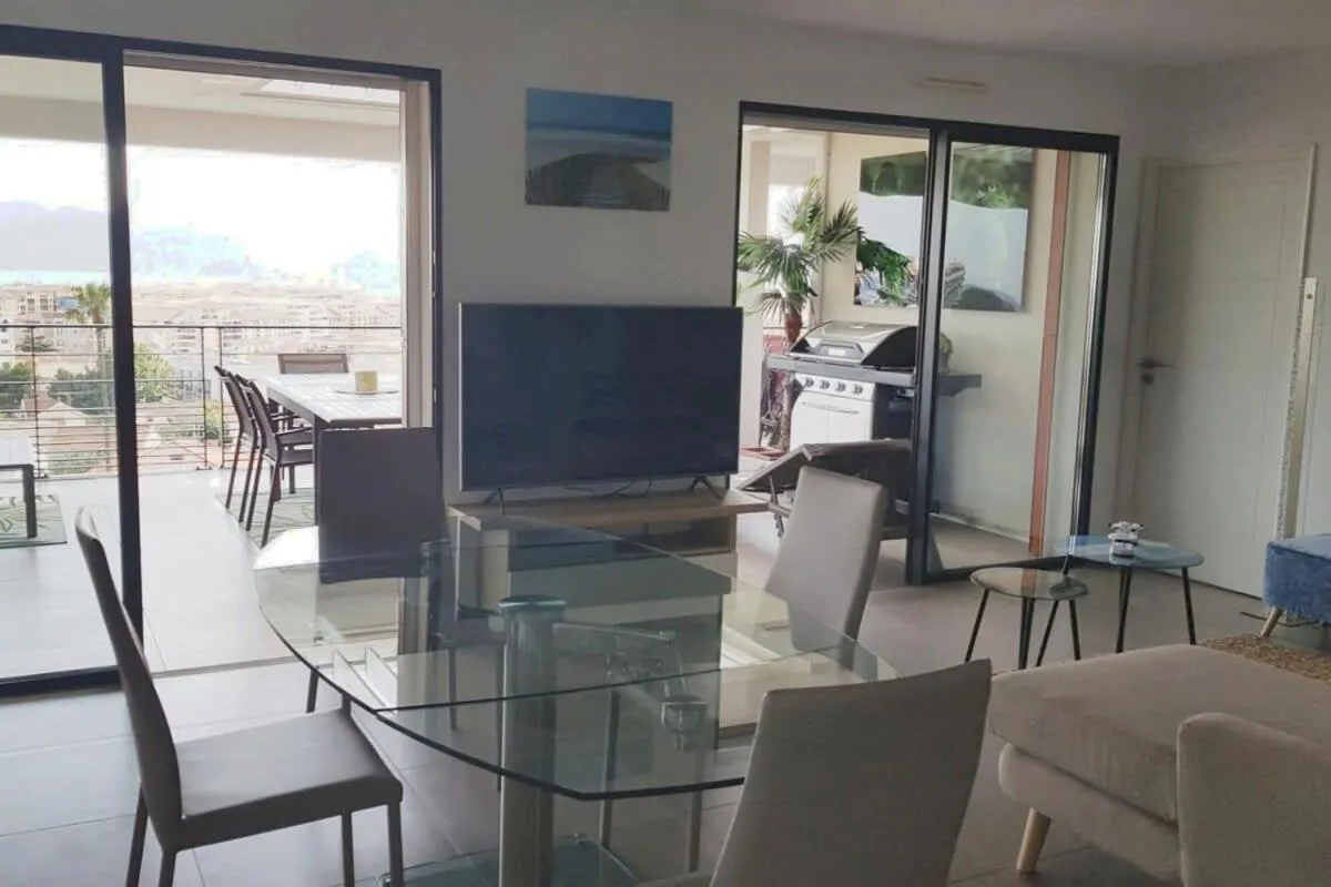 Image 5 of A096 – Superbe appartement avec vue Mer et Piscine