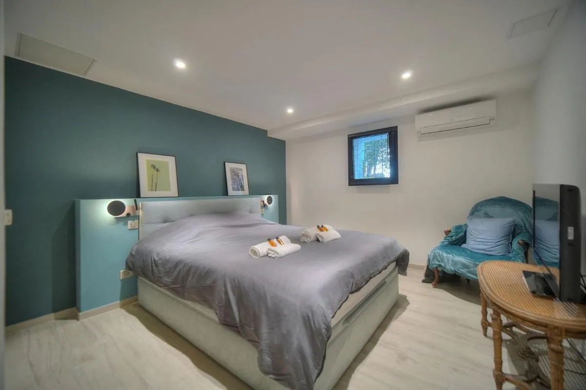 Image 1 of A2B241 T3 REZ-de-JARDIN PROCHE PLAGES