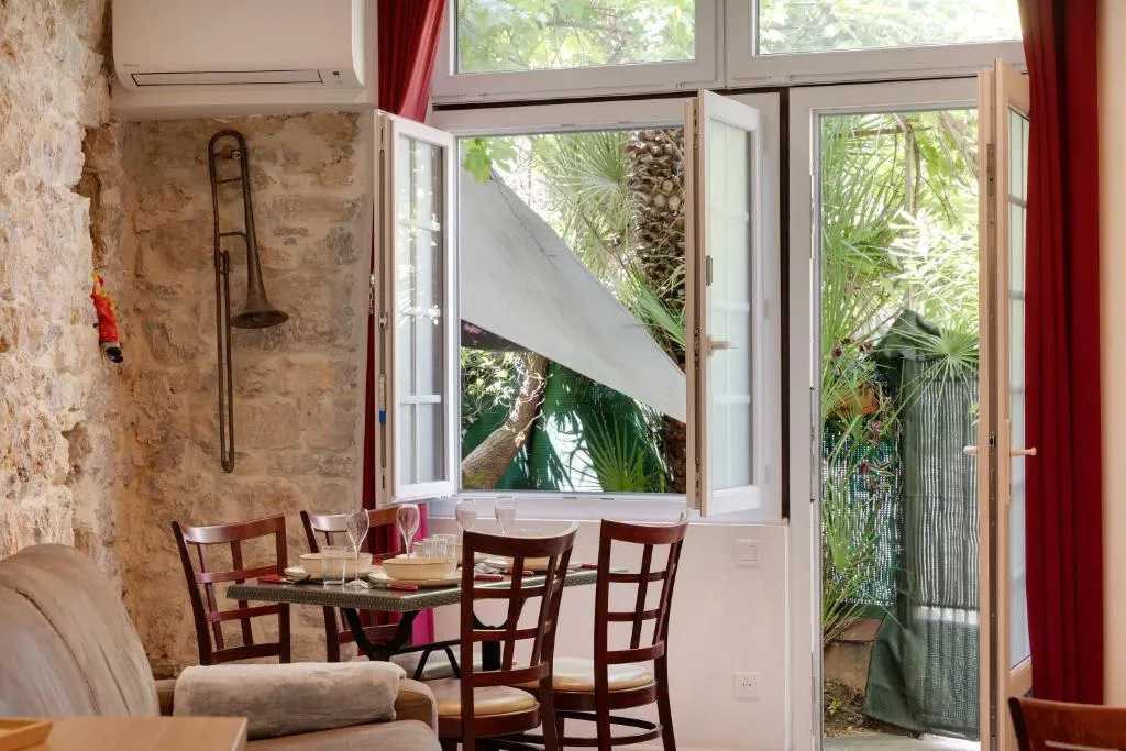 Image of À 1km Plage du Midi et Palais des Festivals – Appartement Centre Cannes avec Cour Extérieur Privée