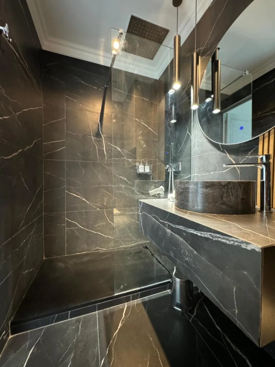 Image 1 of A 2 pas de la croisette