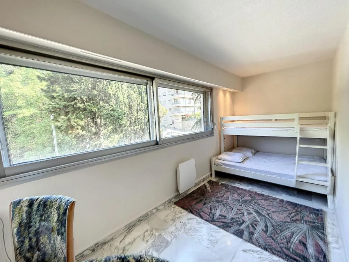 Image 1 of A 2 pas des plages du Midi, 261L DEPER