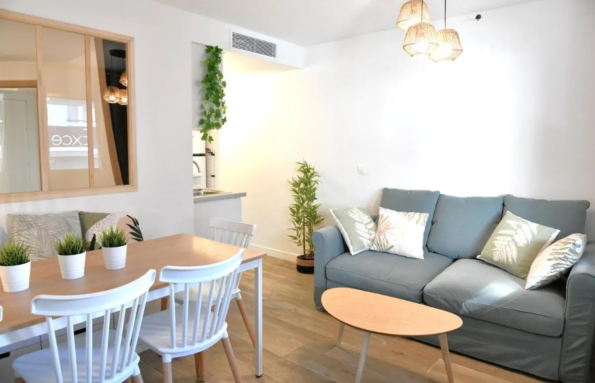 Image 2 of A quelques minutes de la Croisette – 8 pers