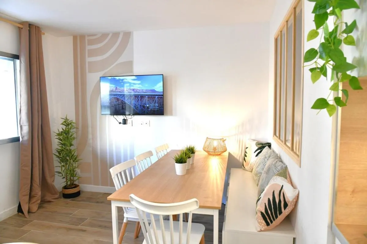 Image 1 of A quelques minutes de la Croisette – 8 pers