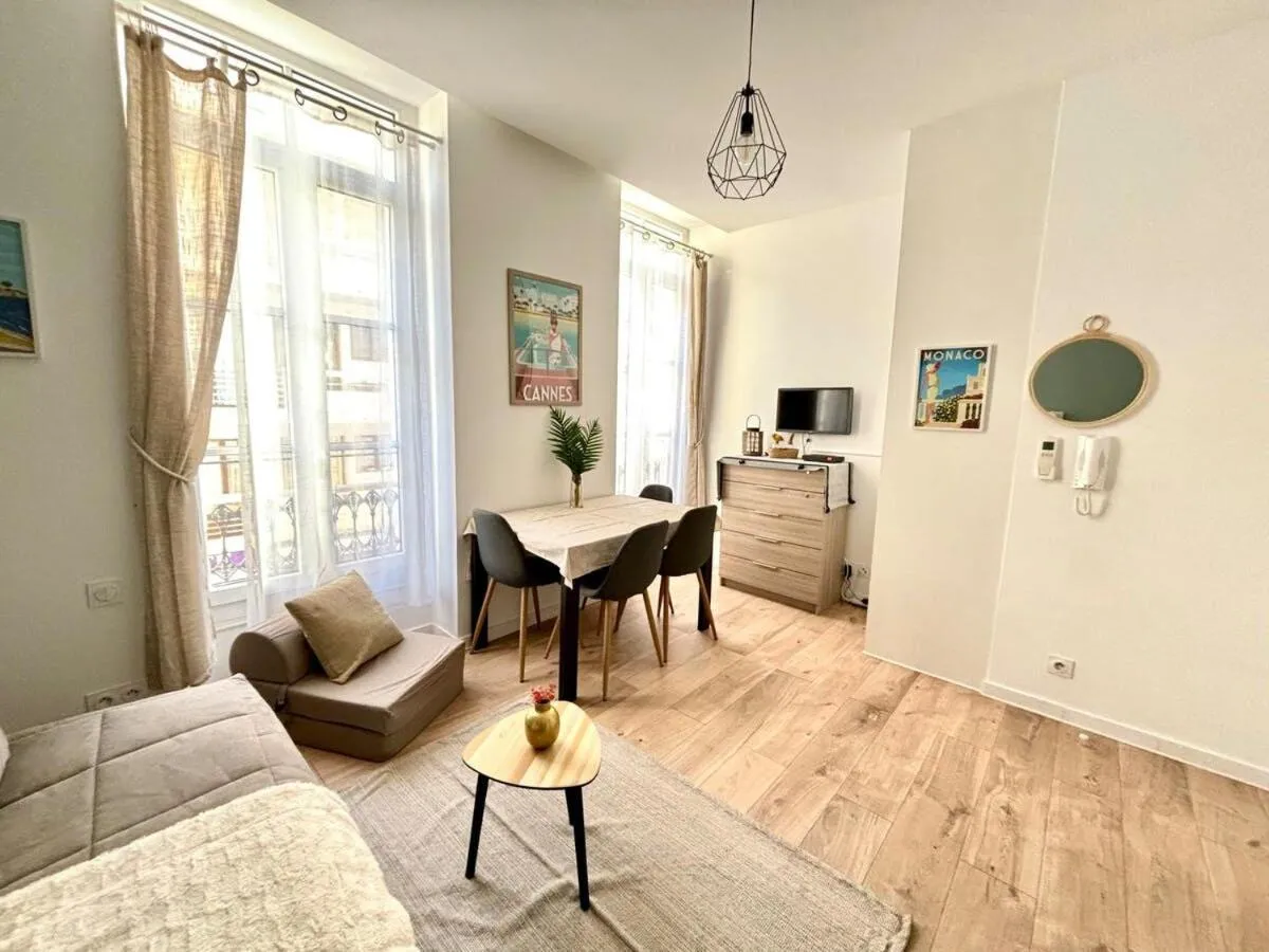 Image 1 of Adorable studio cannes center