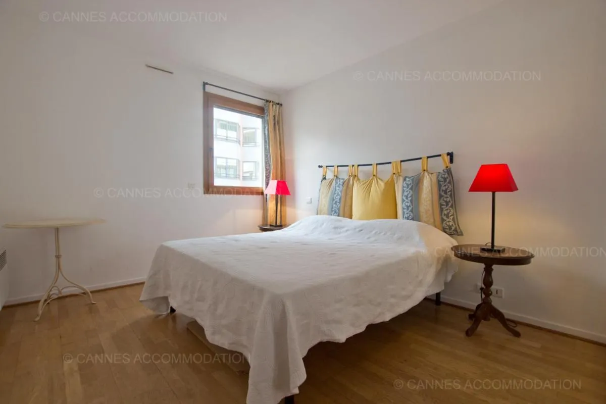 Image 6 of Alessandra