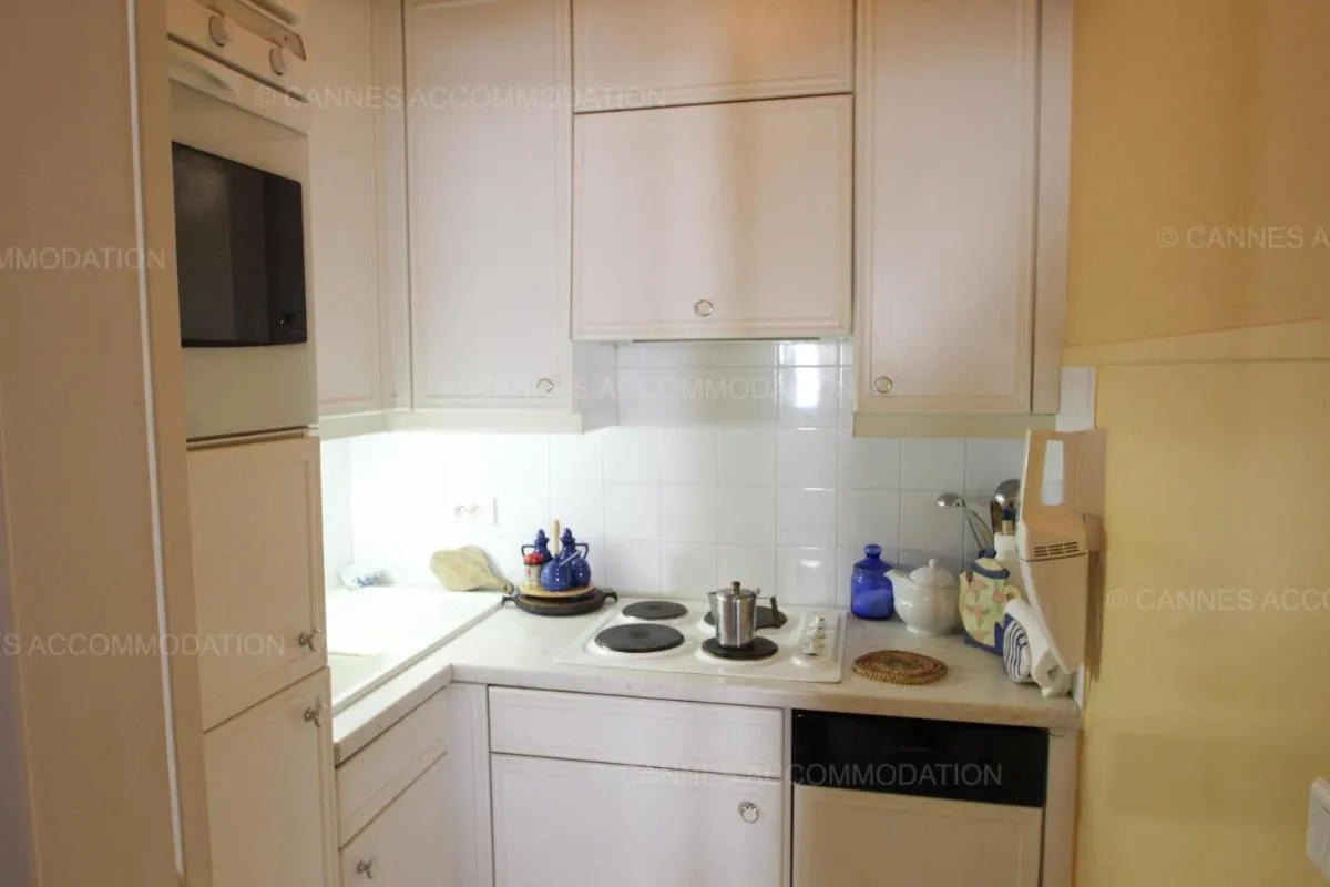 Image 3 of Alessandra